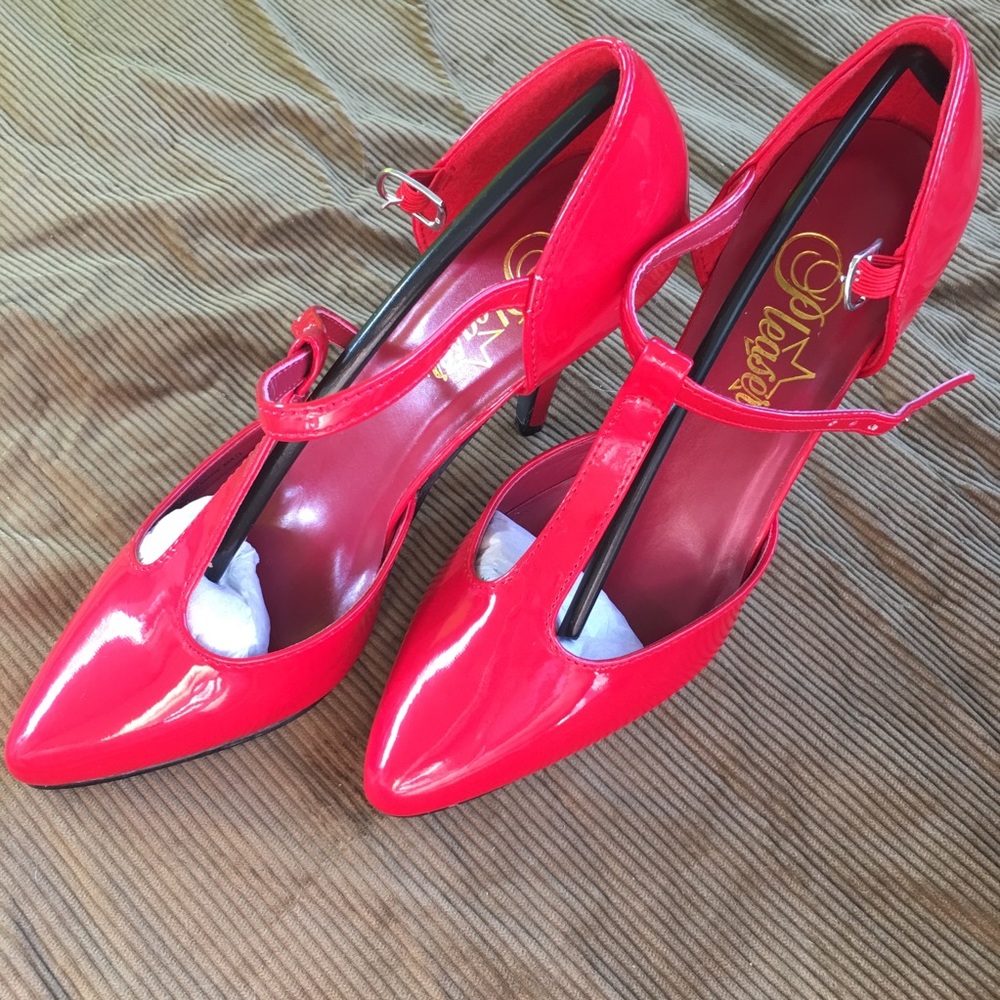 Pleaser Patent Red Vanity Pumps Size 6/36